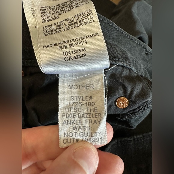 The Pixie Ankle Fray Jeans in Not Guilty
MOTHER denim
Black wash
Size 28 - Picture 6 of 11